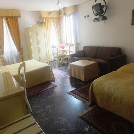 Ca Del Pozzo 招待所 3*