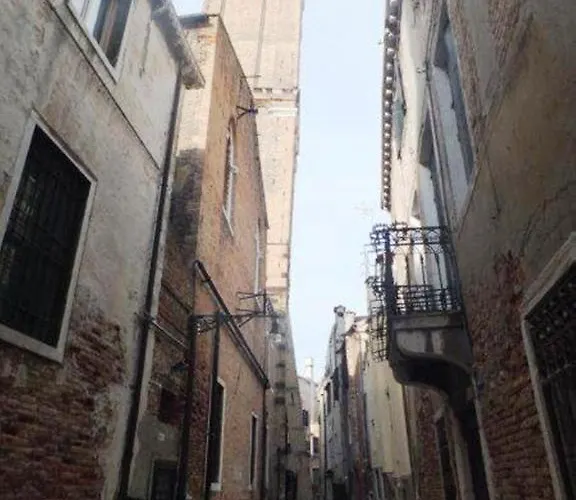 Pensión Ca Del Pozzo 3*