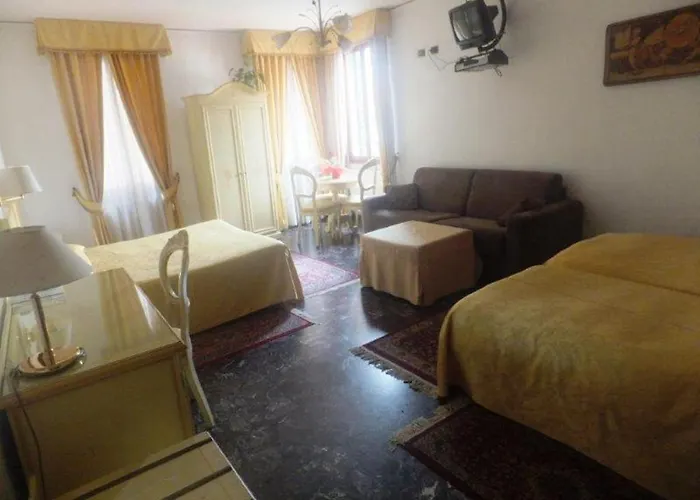 Ca Del Pozzo Pensión 3*