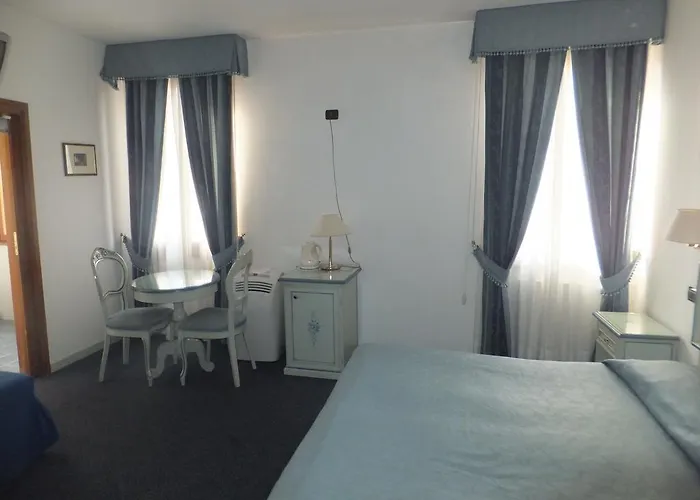 Ca Del Pozzo Pensión 3*